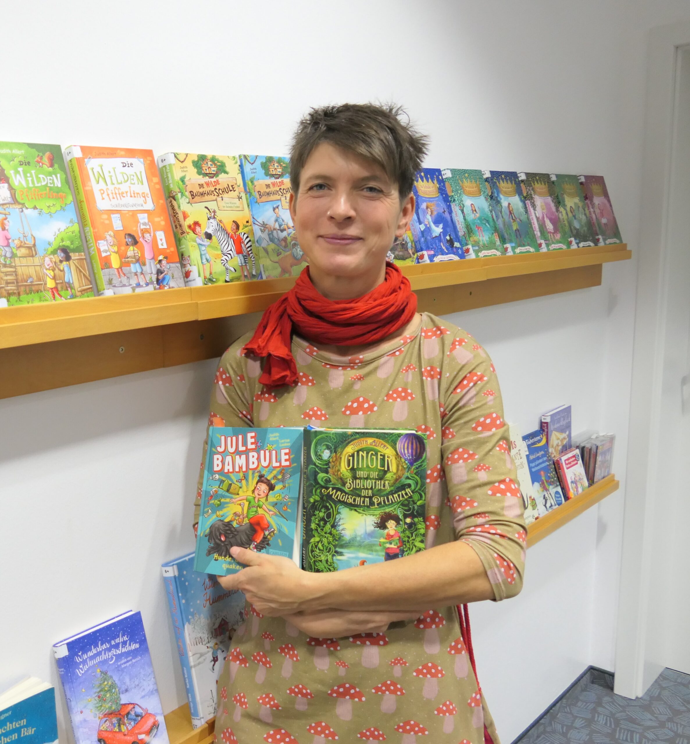 Autorin Judith Allert stellte Eckentaler Grundschülern einige ihrer Werke vor. Fasziniert waren die Kinder aber auch von ihrem Leben als Schriftstellerin auf einem Bauernhof.